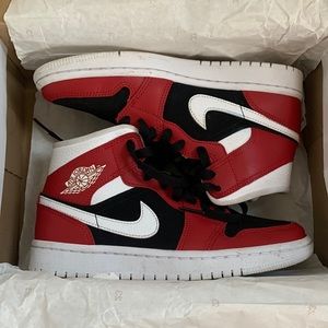 WMNS Gym Red/White-Black Air Jordan 1 MID